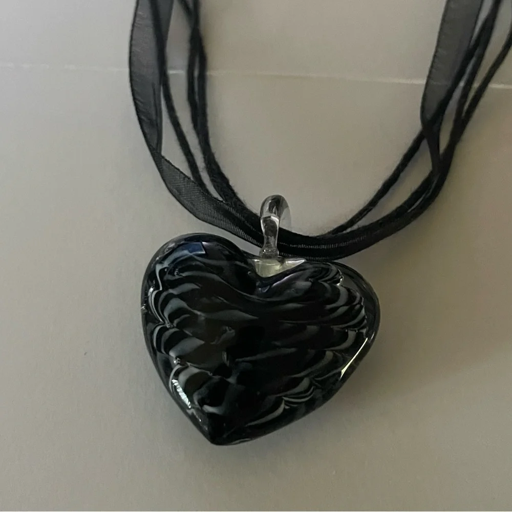 New Handmade Zebra Glass Blown Heavy Heart Gothic Velvet Lace Chocker Necklace